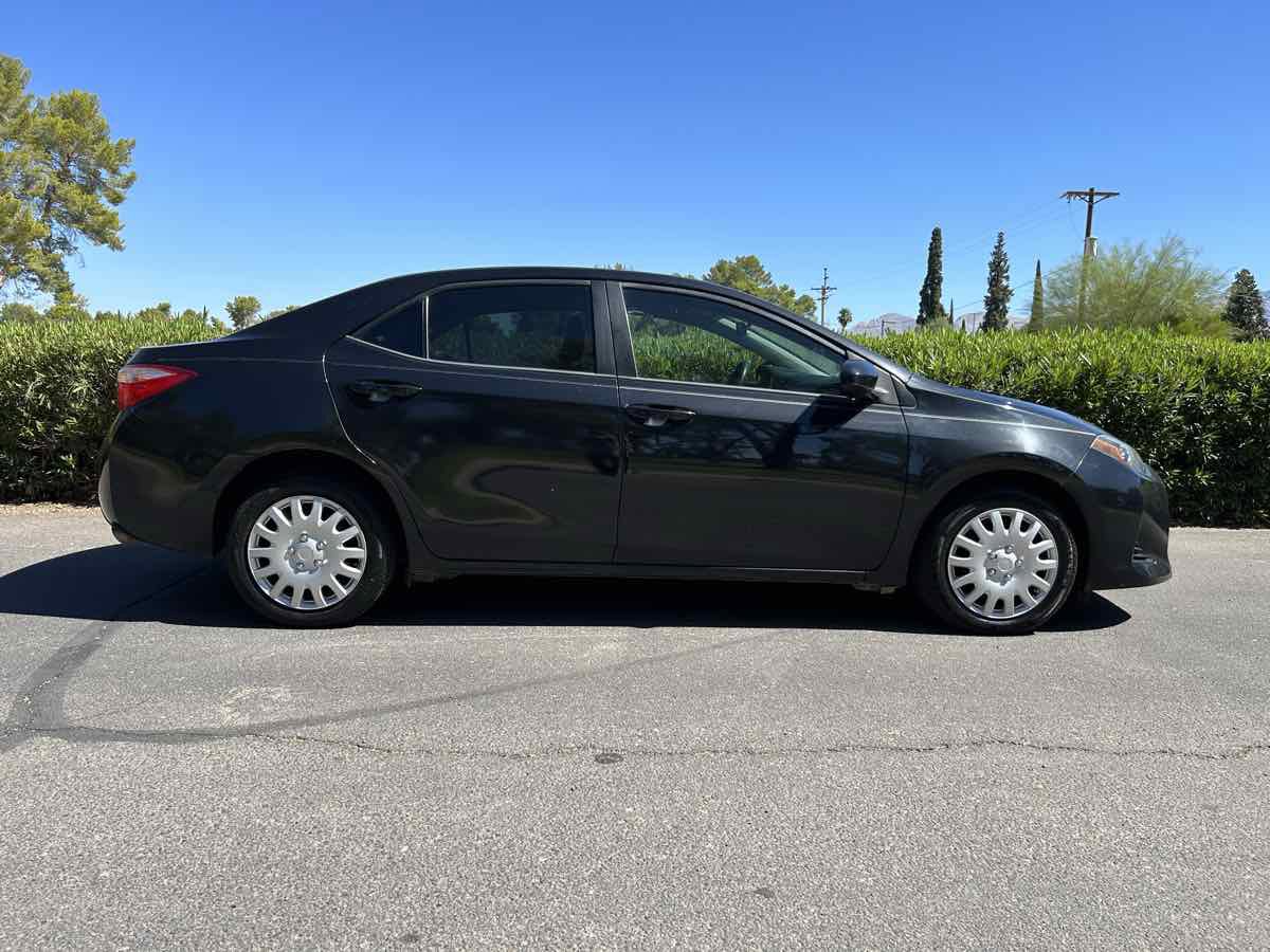 Used 2018 Toyota Corolla LE FWD image 5