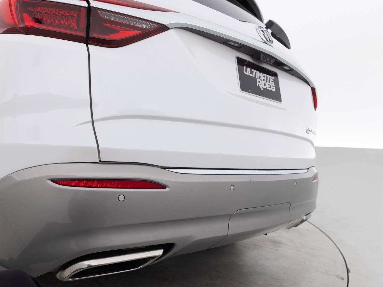Used 2019 Buick Enclave Avenir w/ Avenir Technology Package AWD/4WD image 16