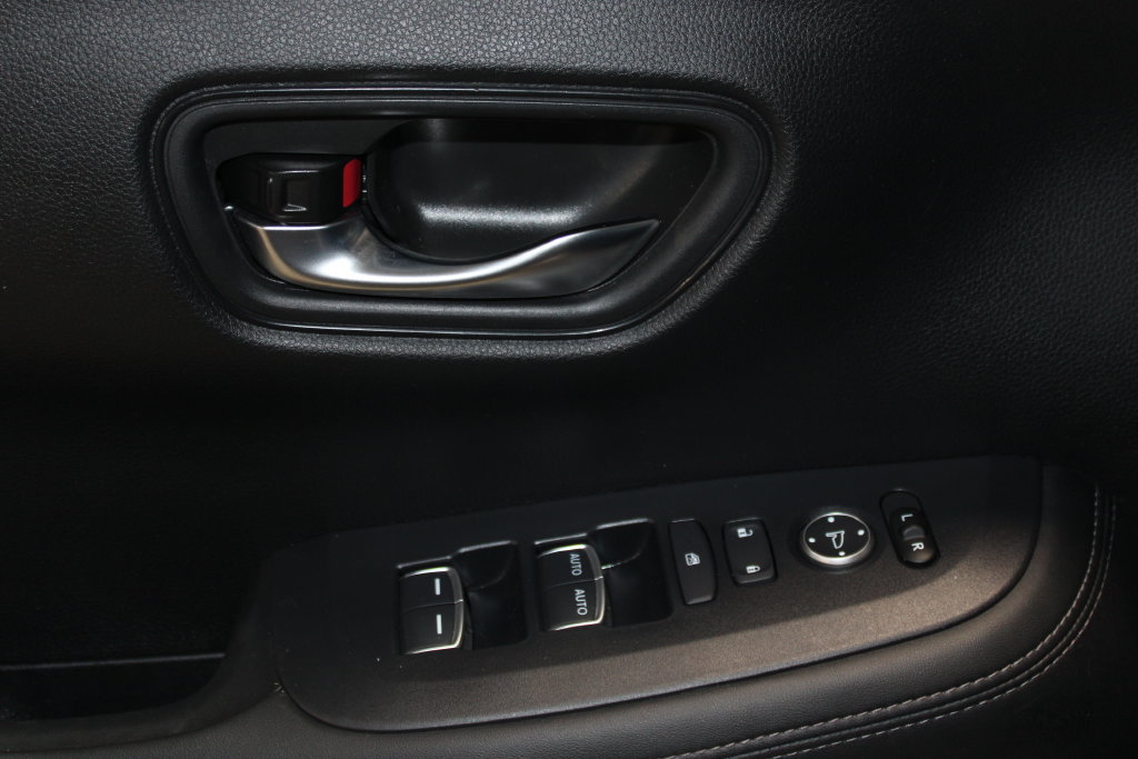 Used 2024 Honda HR-V EX-L image 6