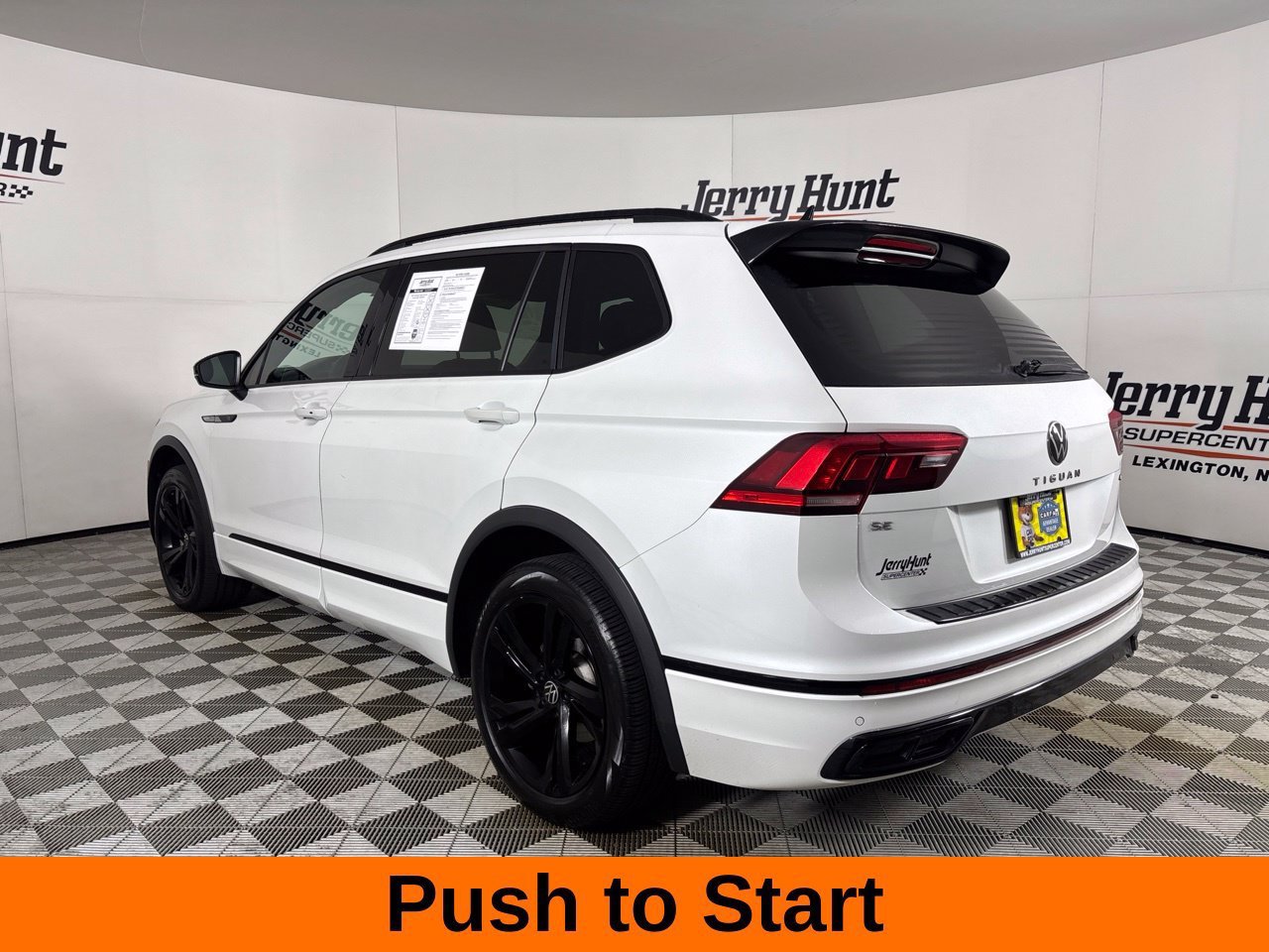 Used 2024 Volkswagen Tiguan SE R-Line AWD/4WD image 8