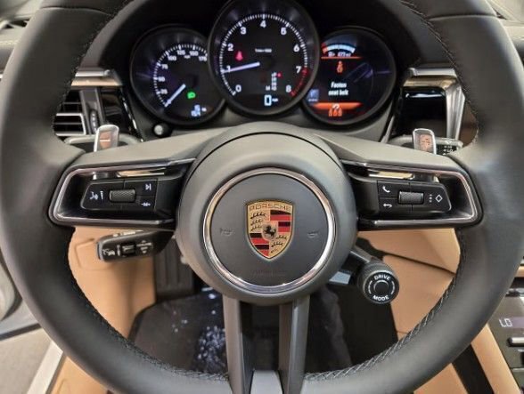 Certified 2025 Porsche Macan AWD/4WD image 14