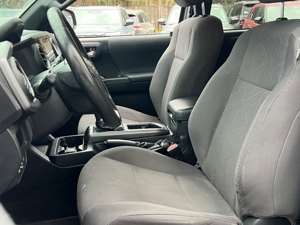 Used 2018 Toyota Tacoma TRD Off-Road image 16