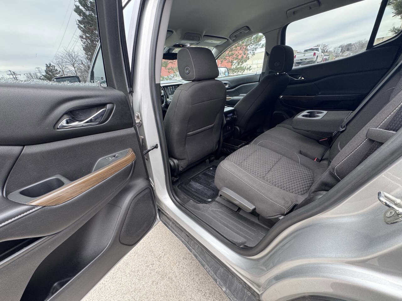Used 2017 GMC Acadia SLE AWD/4WD image 14