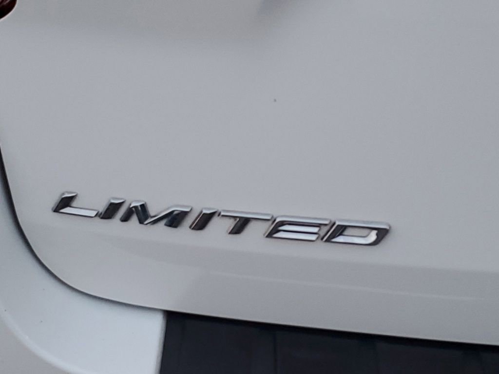 Used 2022 Ford Explorer Limited w/ Equipment Group 301A image 7