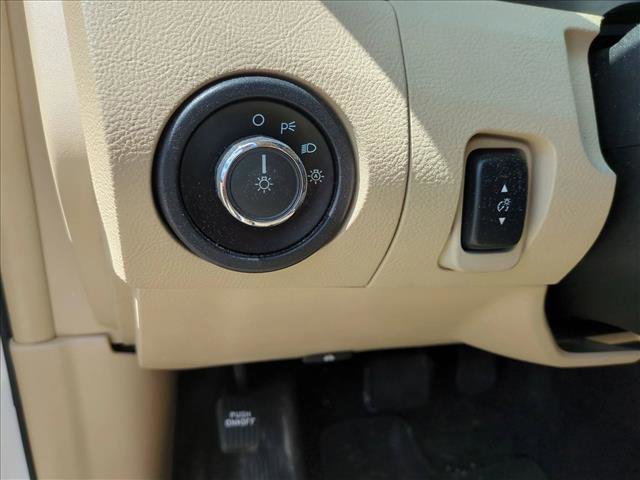 Used 2017 Ford Taurus SEL w/ Equipment Group 201A FWD image 13