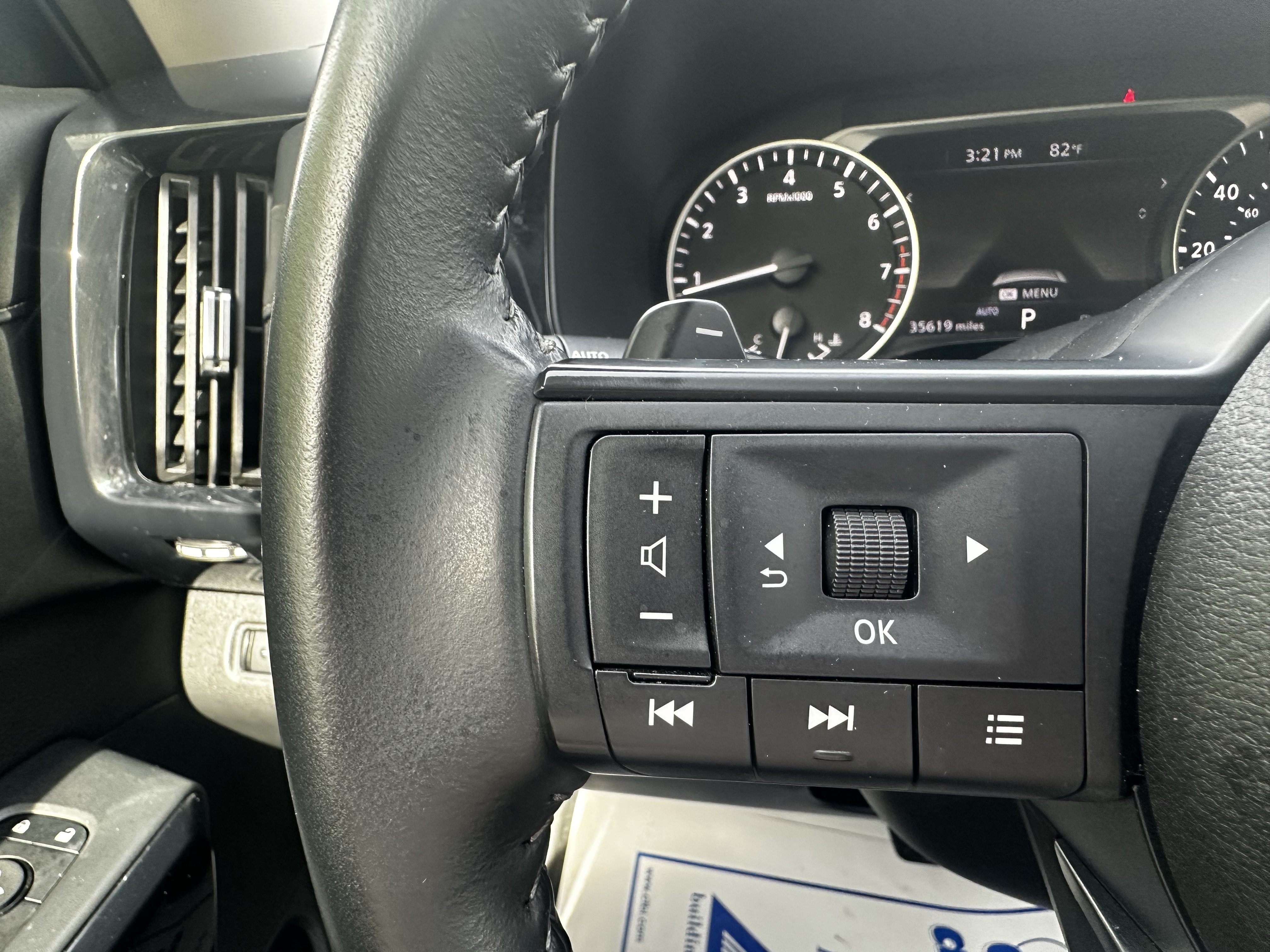 Used 2025 Nissan Pathfinder SV AWD/4WD image 13