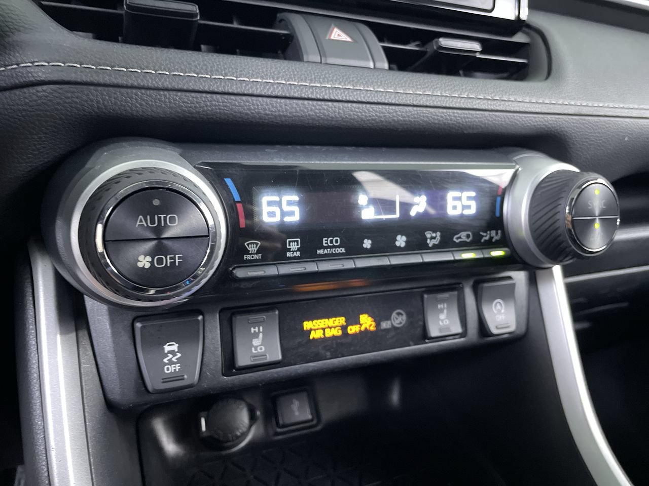 Used 2021 Toyota RAV4 XLE w/ Convenience Package AWD/4WD image 17