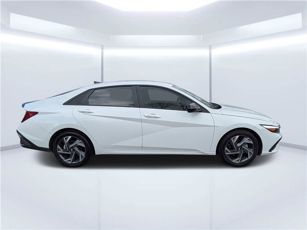 Certified 2025 Hyundai Elantra Sport image 2