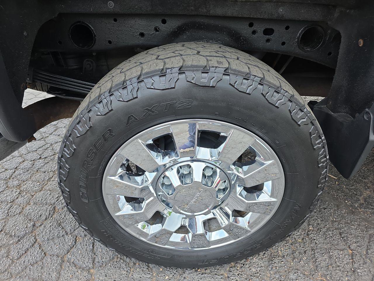 Used 2016 GMC Sierra 2500 Denali w/ Duramax Plus Package AWD/4WD image 17