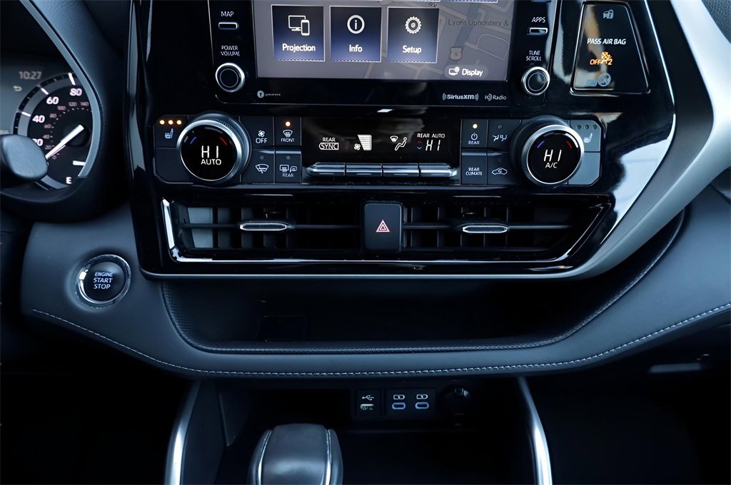 Certified 2022 Toyota Highlander XLE image 32