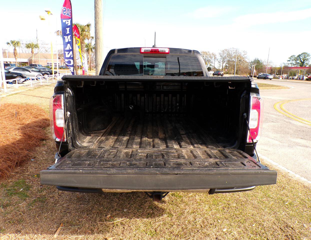 Used 2016 GMC Canyon SLE w/ SLE Convenience Package image 8