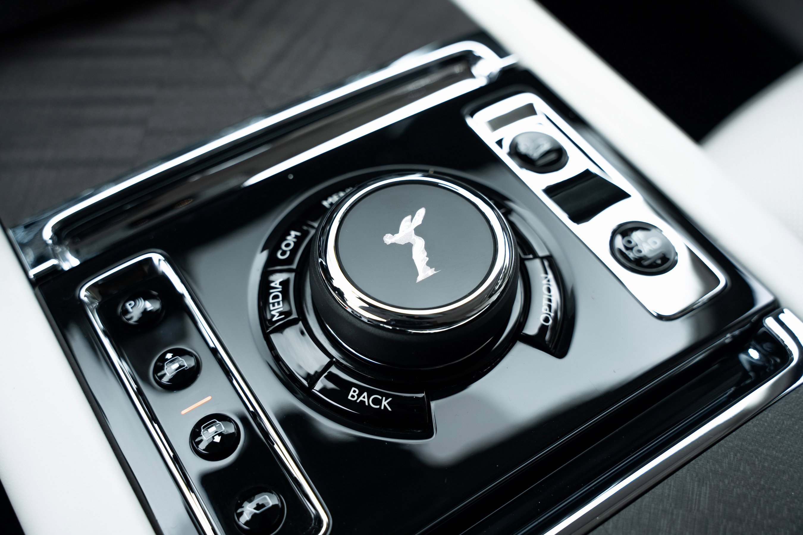 Used 2023 Rolls-Royce Cullinan w/ Cullinan Package image 40