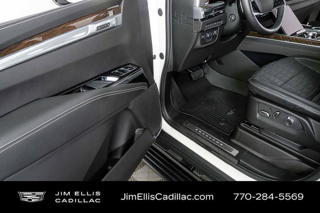 Certified 2025 Cadillac Escalade ESV Sport Platinum AWD/4WD image 8