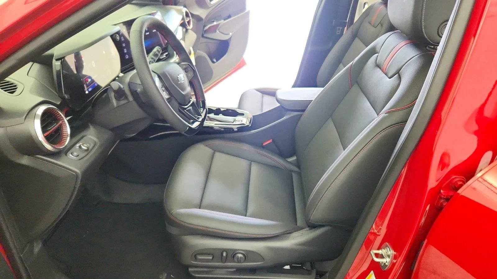 New 2026 Chevrolet Trax RS w/ Driver Confidence Package FWD image 15