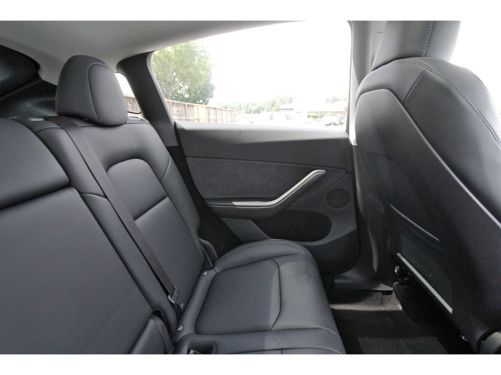 Used 2023 Tesla Model Y Long Range AWD/4WD image 13