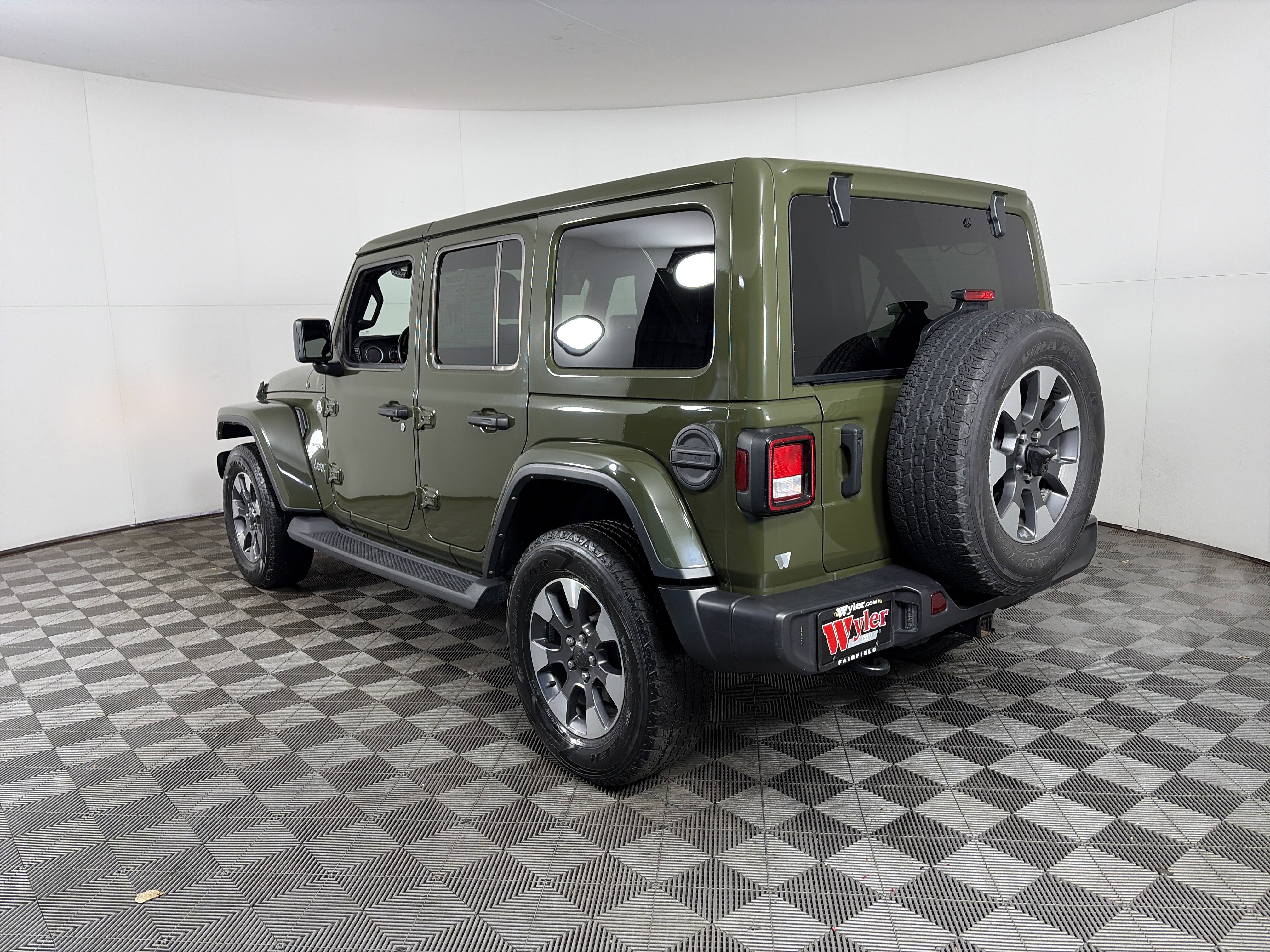 Used 2022 Jeep Wrangler Unlimited Sahara w/ Cold Weather Group image 12