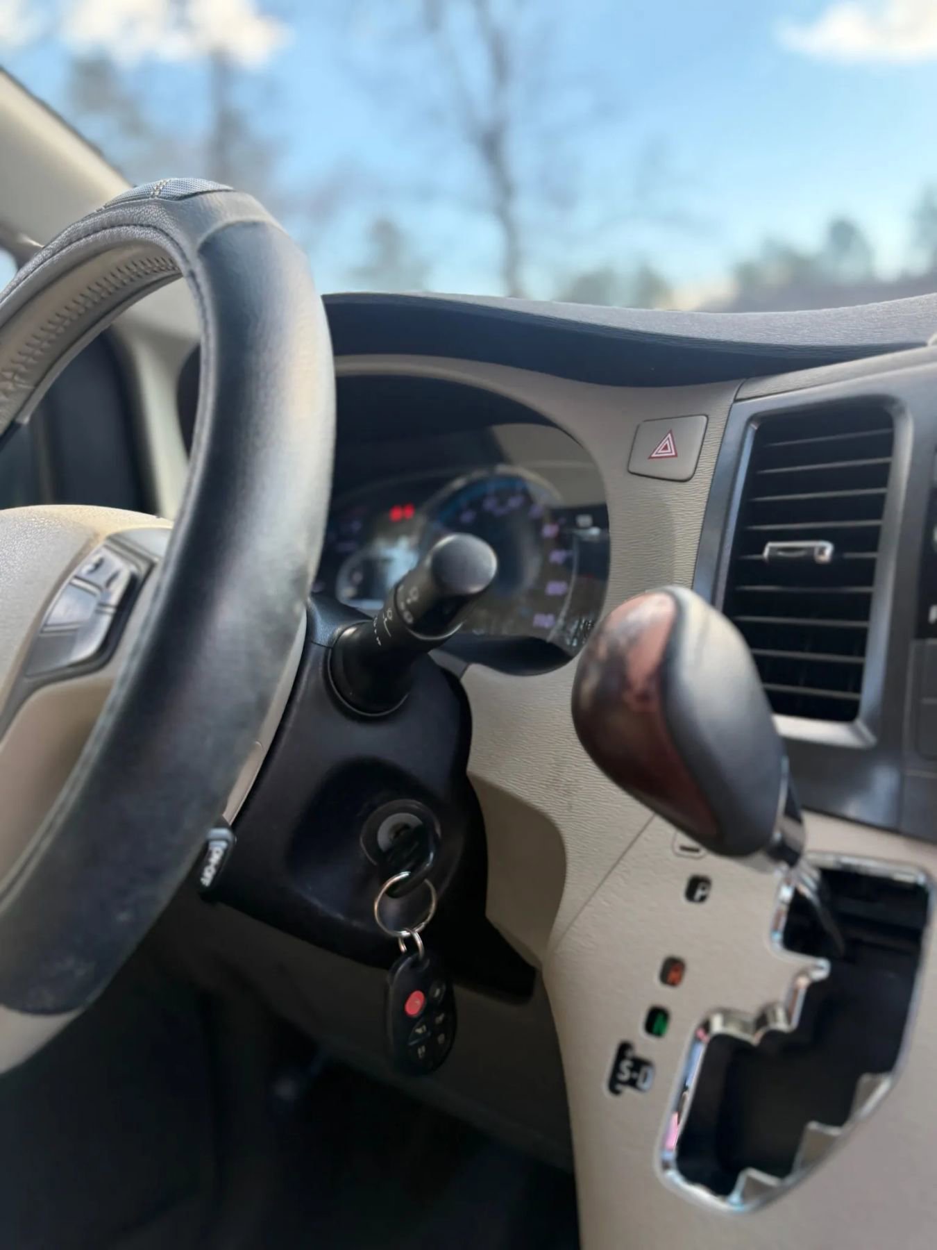 Used 2011 Toyota Sienna XLE w/ Entertainment Pkg image 23