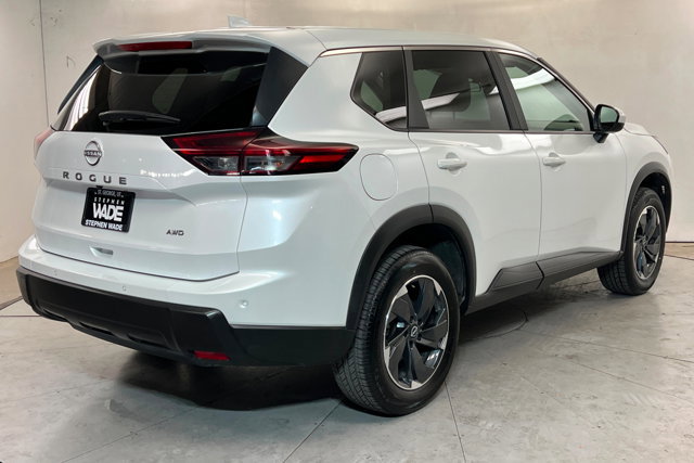 Used 2025 Nissan Rogue SV image 5