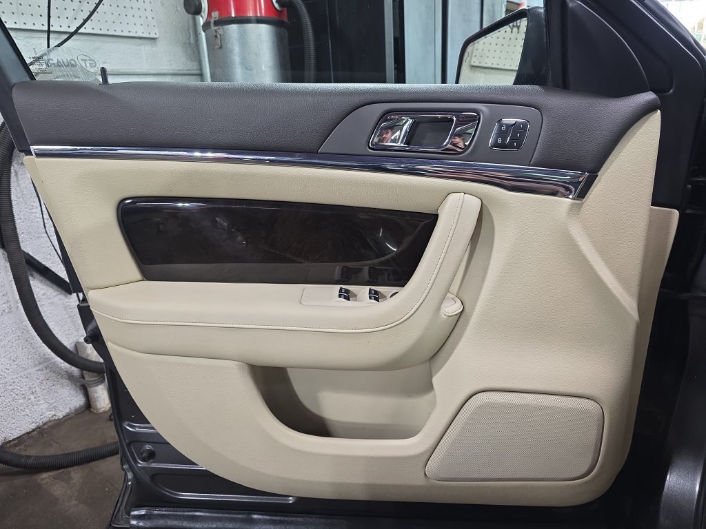 Used 2015 Lincoln MKS AWD w/ Equipment Group 101A image 25