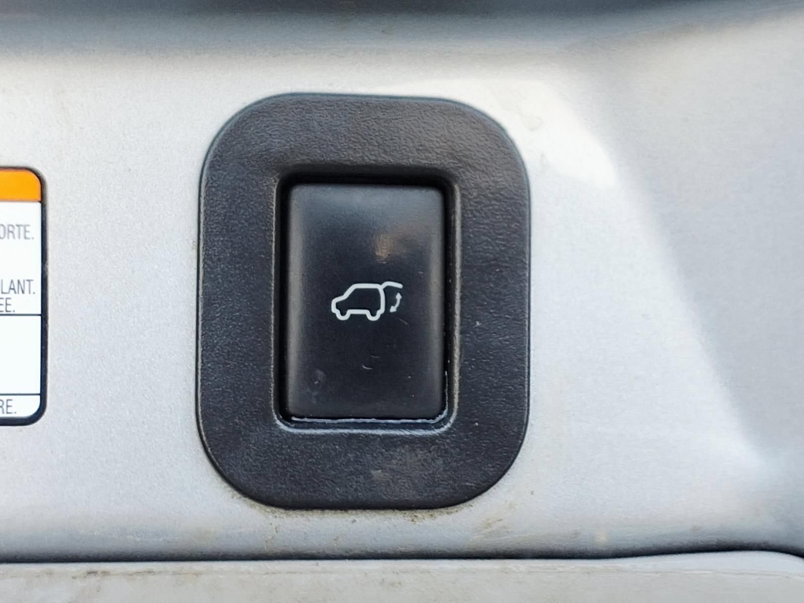 Used 2015 Toyota Sienna SE FWD image 8