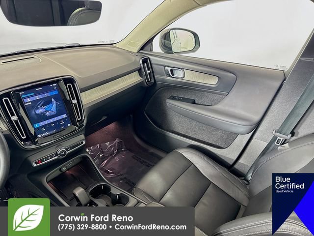 Used 2024 Volvo XC40 B5 Core image 27