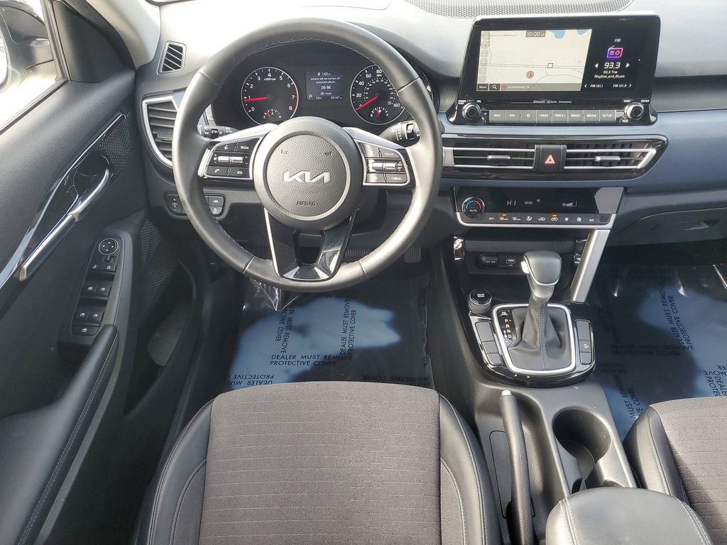 Used 2023 Kia Seltos S w/ Navigation Package image 16