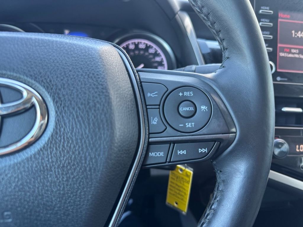 Used 2022 Toyota Camry SE image 9