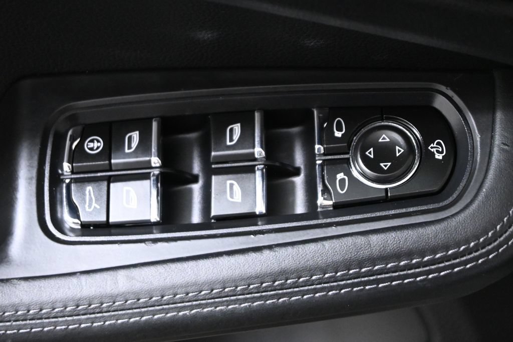 Used 2015 Porsche Macan Turbo AWD/4WD image 27