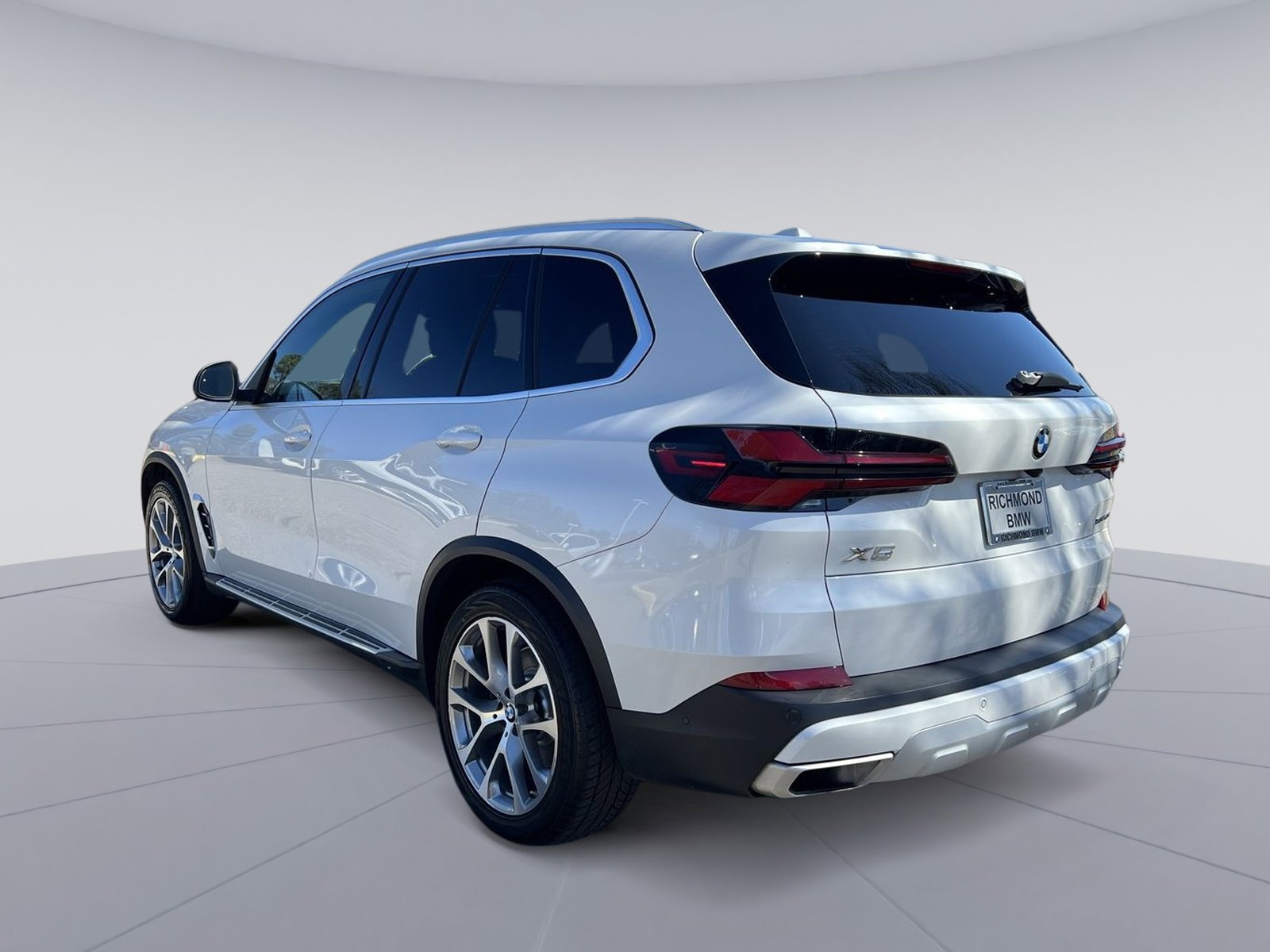 Used 2024 BMW X5 xDrive40i AWD/4WD image 3