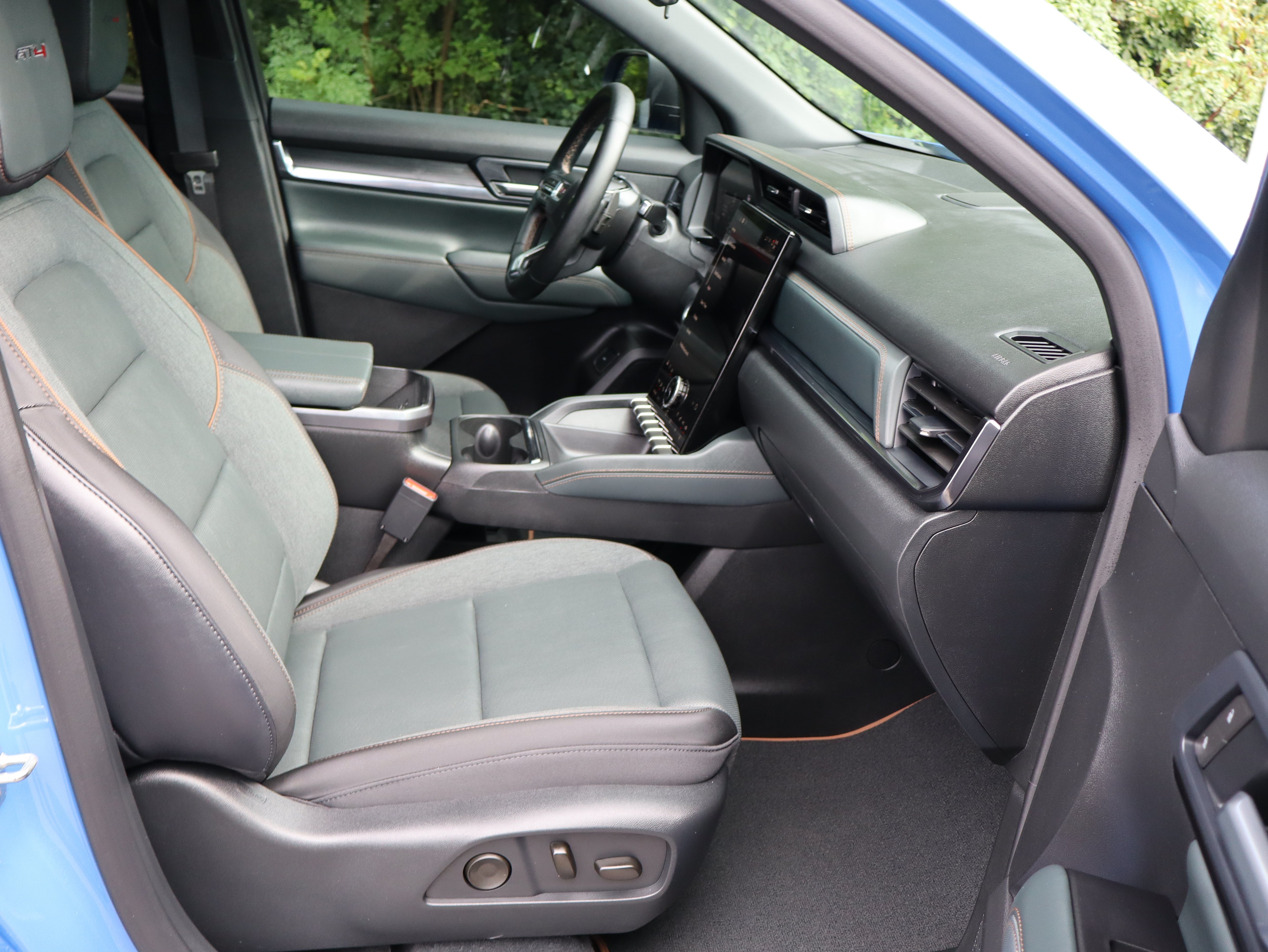 Used 2026 GMC Terrain AT4 w/ Convenience Package III AWD/4WD image 33