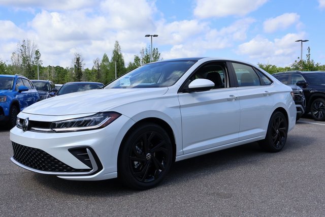 New 2025 Volkswagen Jetta SE image 3