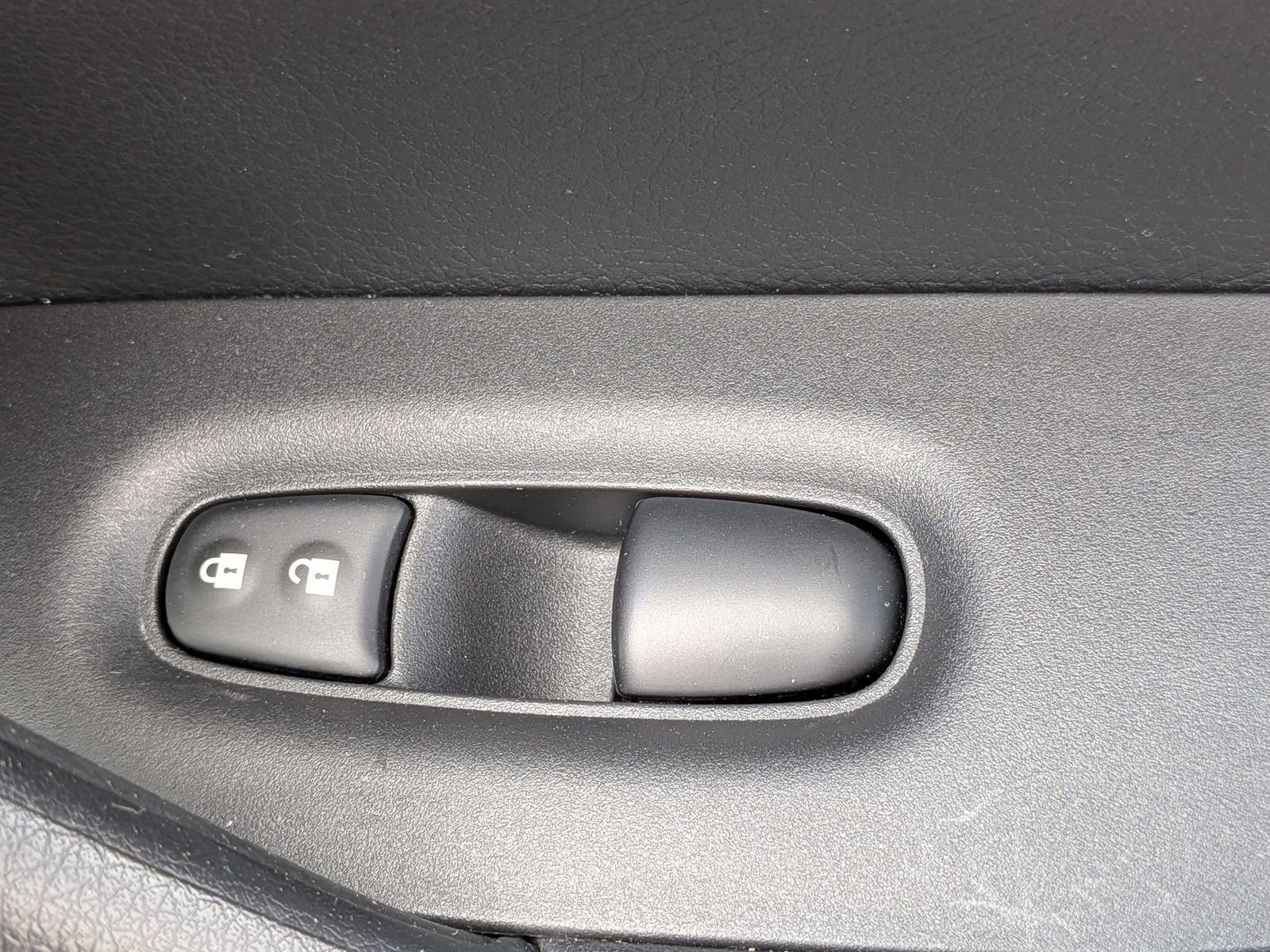 Used 2022 Nissan Rogue Sport SV image 35