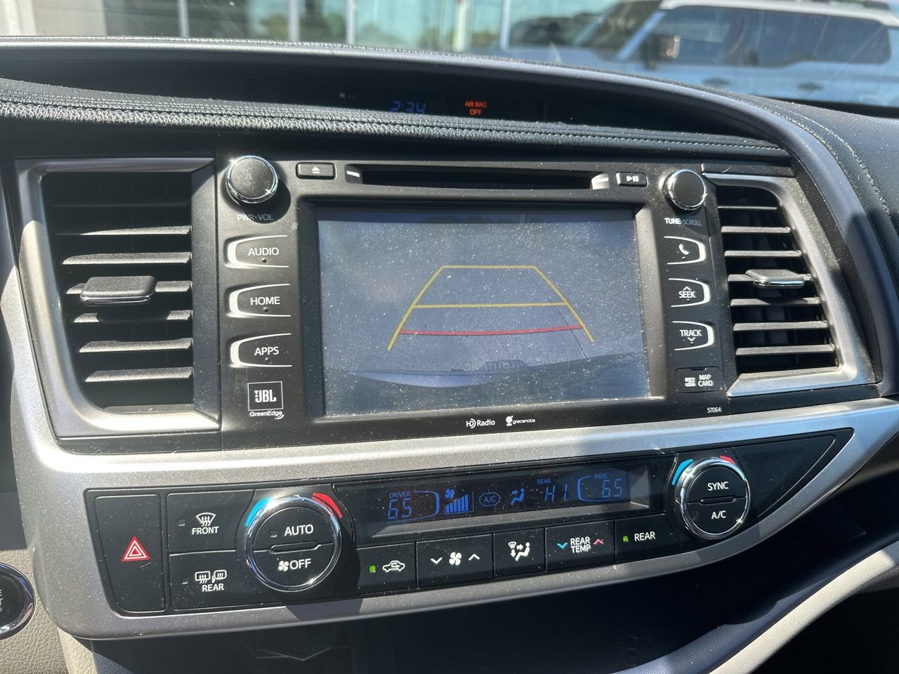 Used 2015 Toyota Highlander Limited w/ Driver Technology Package image 9