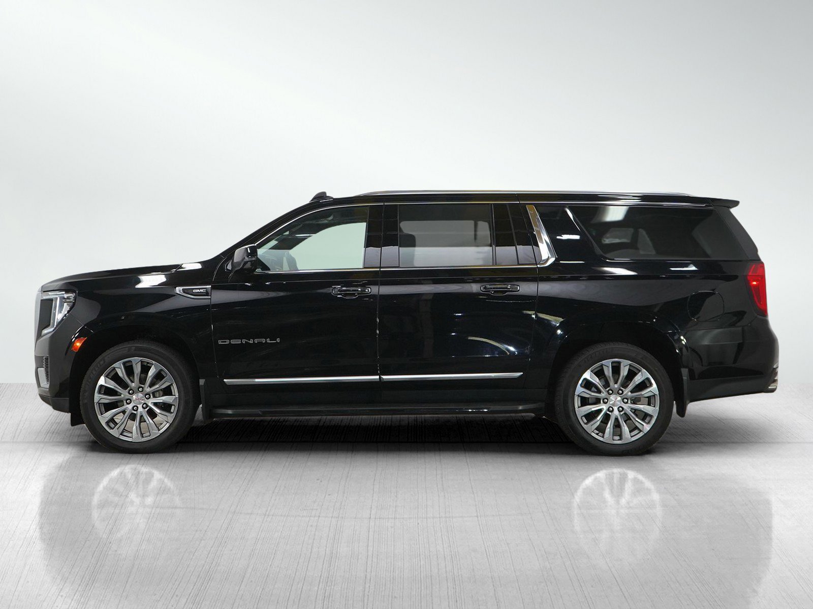 Used 2022 GMC Yukon XL Denali AWD/4WD image 2