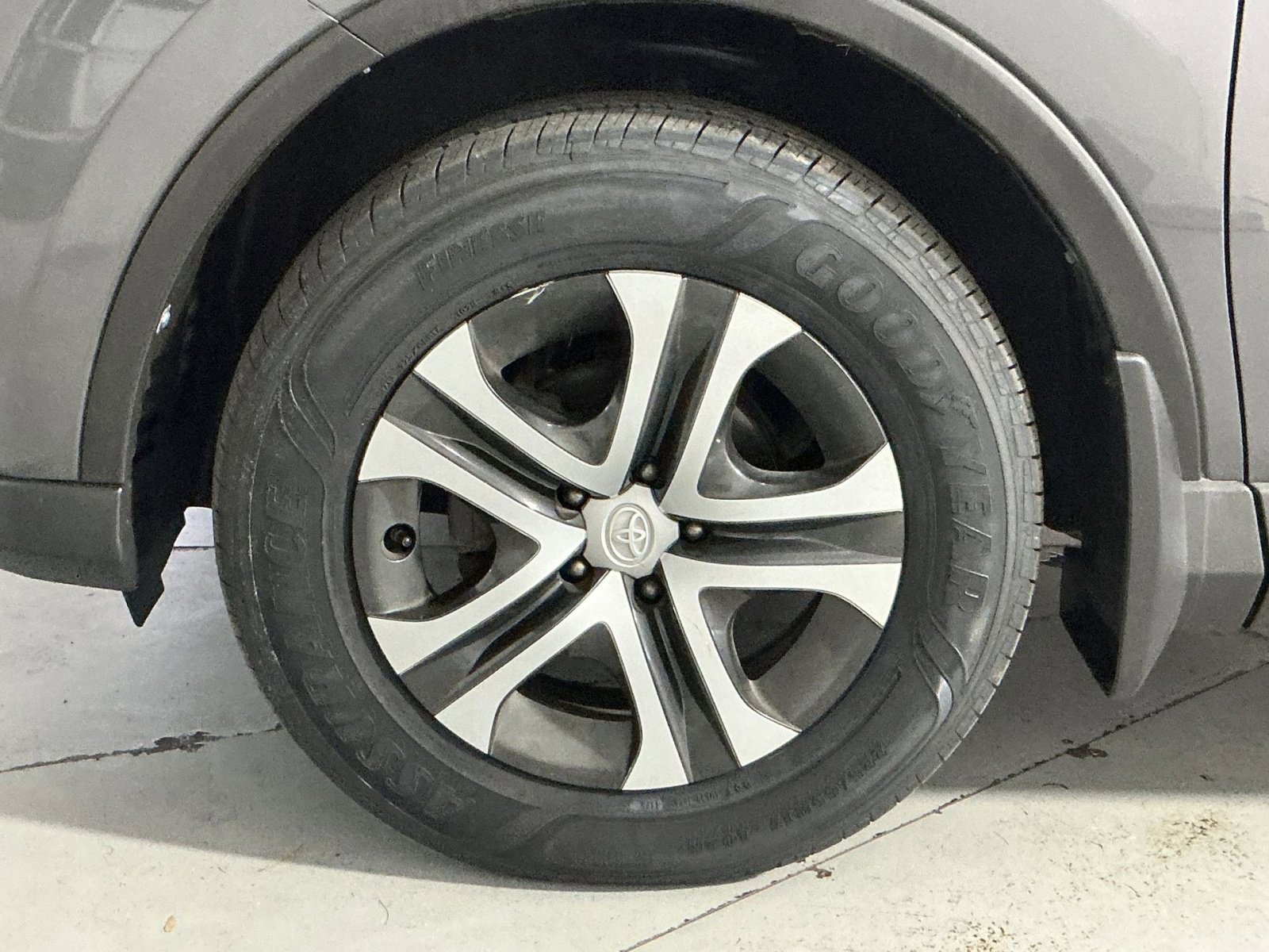 Used 2018 Toyota RAV4 LE image 20