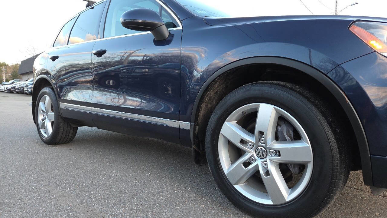 Used 2012 Volkswagen Touareg VR6 image 19