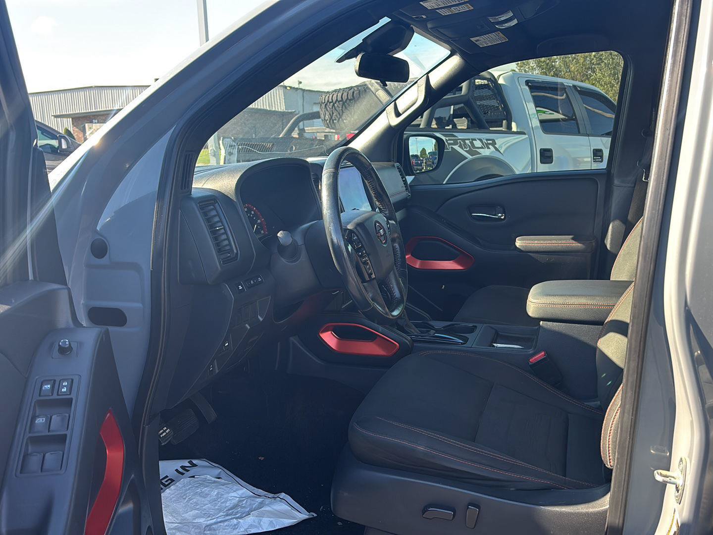 Used 2022 Nissan Frontier PRO-4X w/ Technology Package AWD/4WD image 13