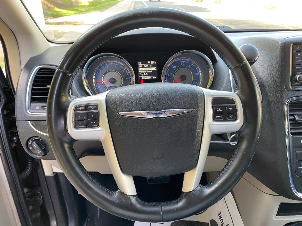 Used 2016 Chrysler Town & Country Touring FWD image 64