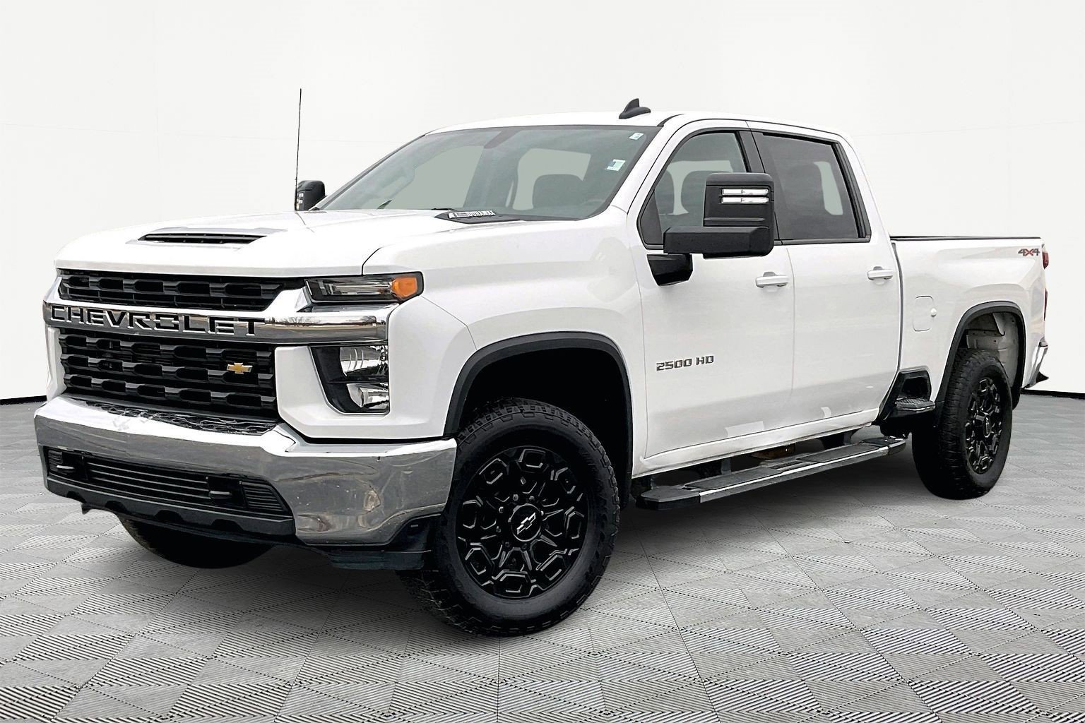 Used 2023 Chevrolet Silverado 2500 LT image 2