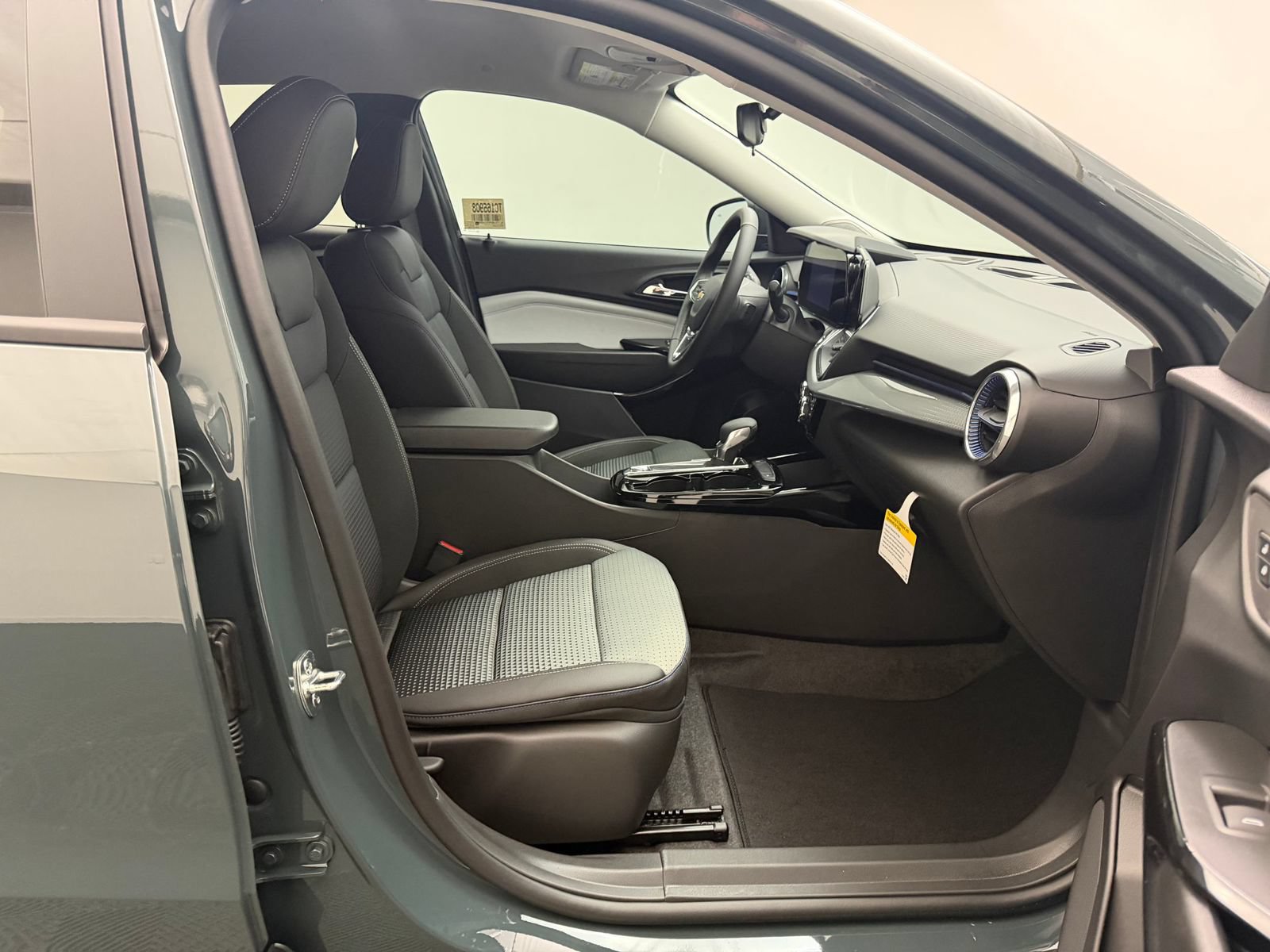 New 2026 Chevrolet Trax LT w/ Driver Confidence Package FWD image 23