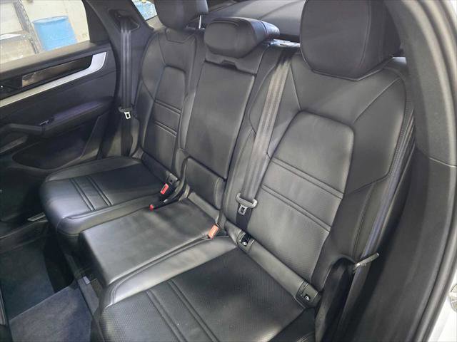 Used 2024 Porsche Cayenne Coupe image 17