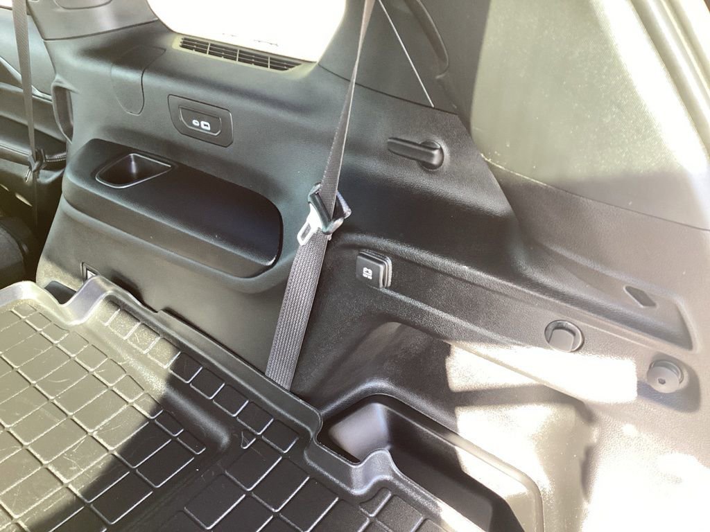 Used 2025 Jeep Grand Cherokee L Altitude image 14