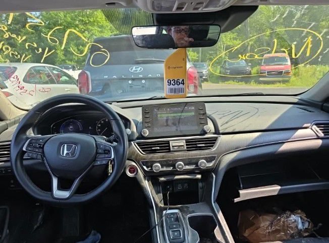 Used 2022 Honda Accord Touring image 2