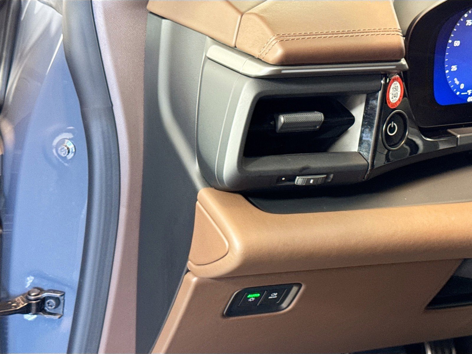 Certified 2025 Porsche Macan 4S Electric image 13