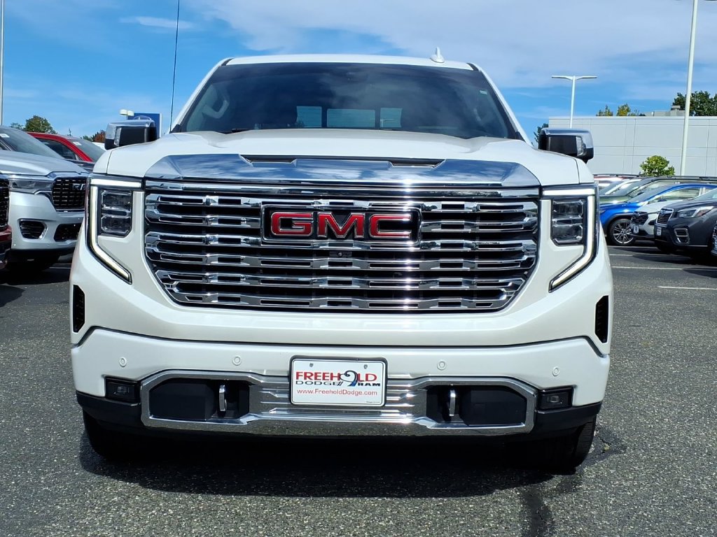 Used 2023 GMC Sierra 1500 Denali w/ Technology Package AWD/4WD image 2