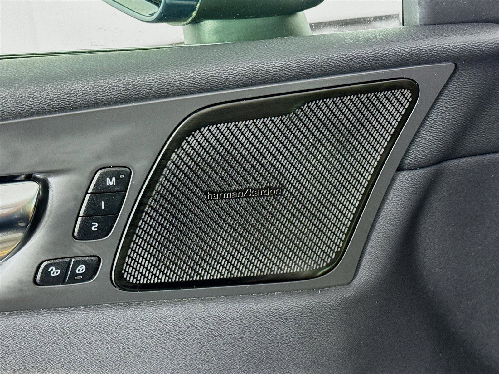 Used 2019 Volvo XC60 T5 Inscription image 22