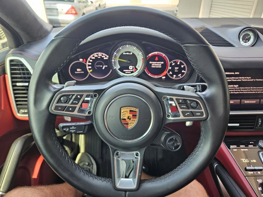 Used 2022 Porsche Cayenne Turbo S image 3