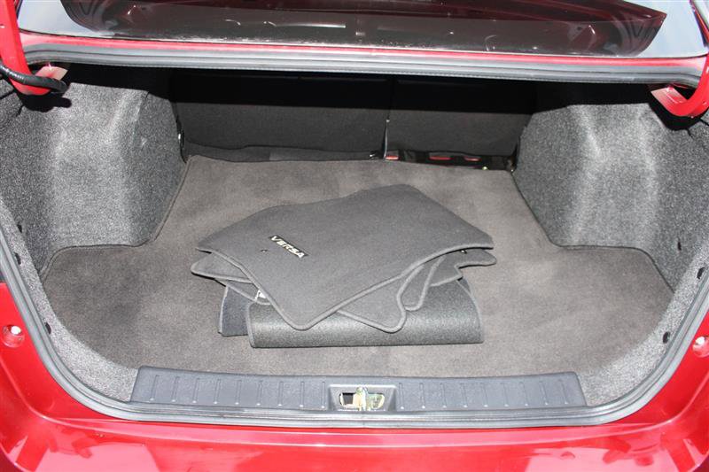Used 2022 Nissan Versa SR FWD image 18