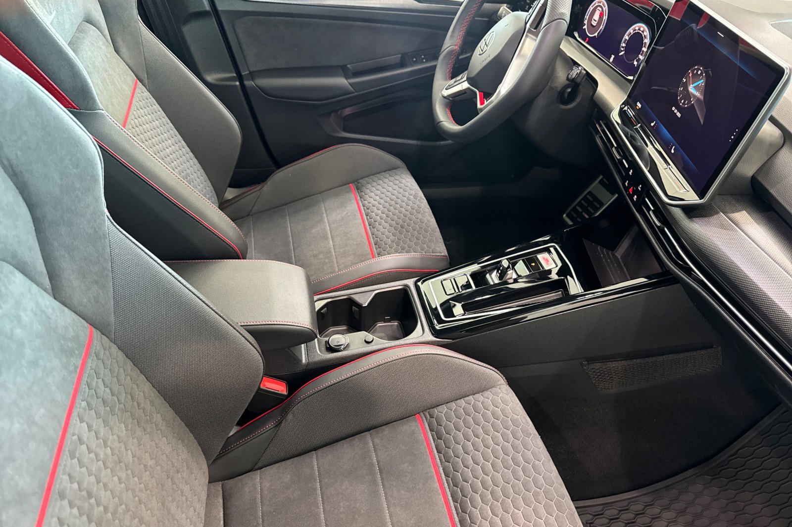 New 2025 Volkswagen GTI SE image 12