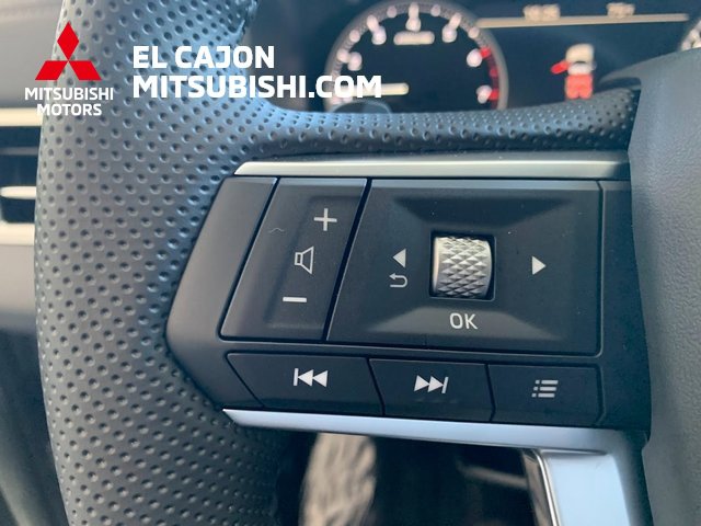 New 2025 Mitsubishi Outlander SE image 20